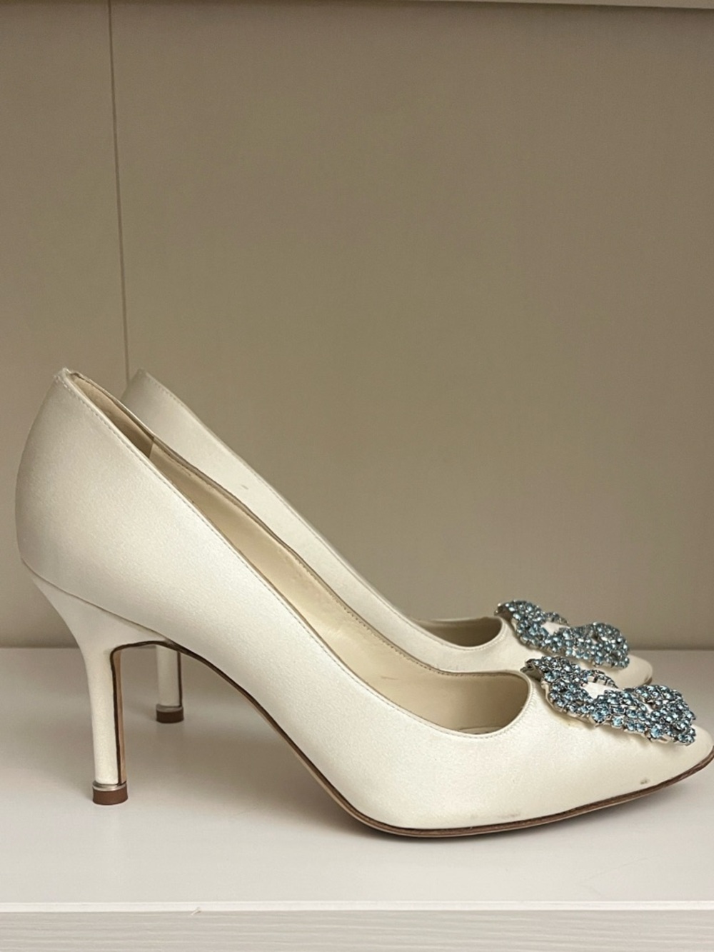Manolo Blahnik Hangisi 90 Satin Pump with Blue Crystal Buckle 35.5 - Picture 7 of 15